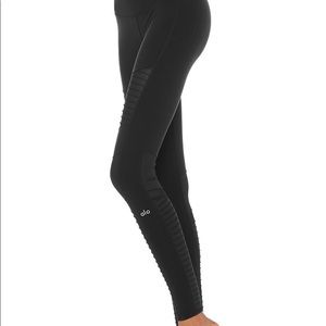 NWOT ALO Yoga Extreme High Waist Moto Leggings